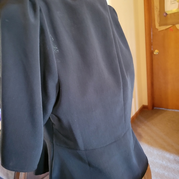 💰⏳️Sweet little black blouse with beautiful shape by Worthington size med - Picture 5 of 5